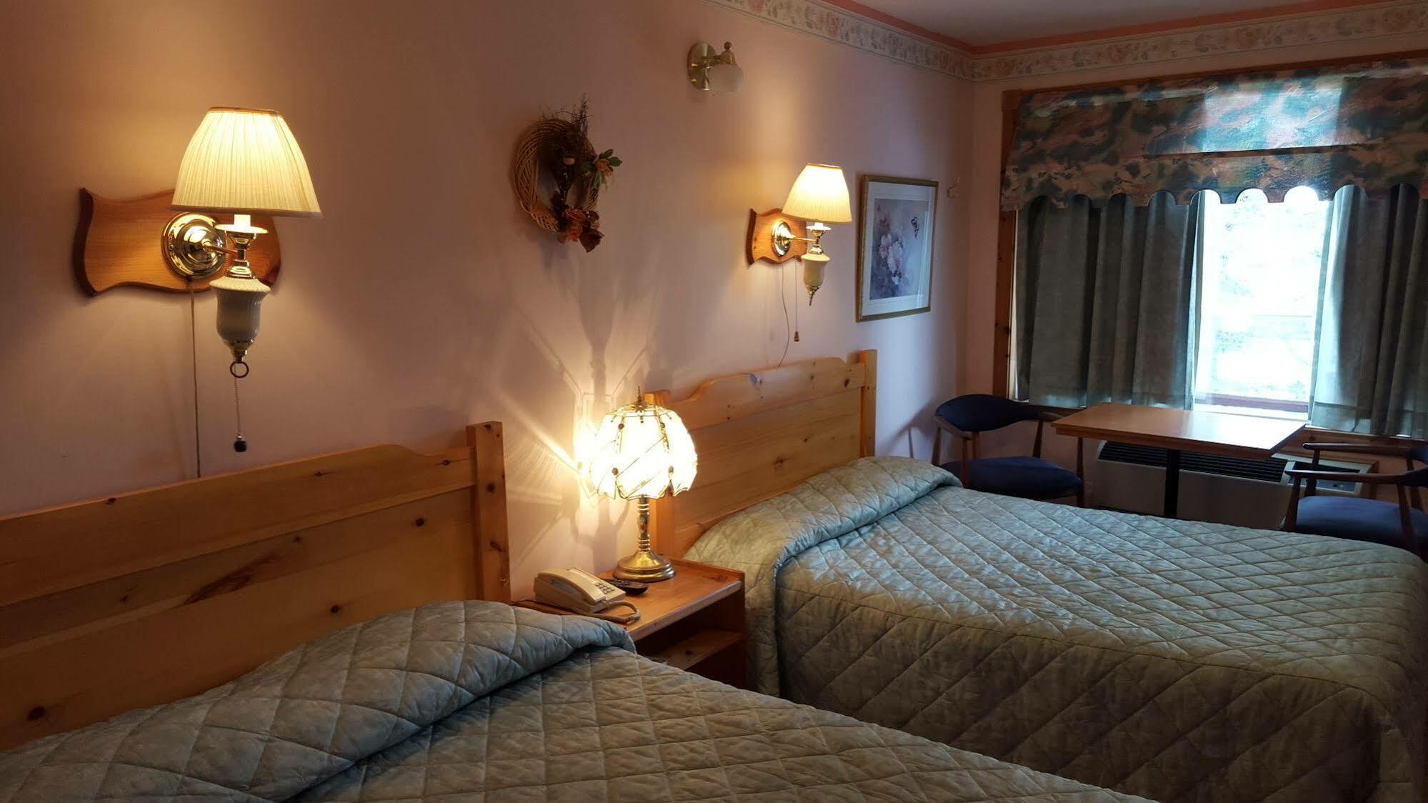 Motel Cote Rivière-du-Loup Eksteriør bilde